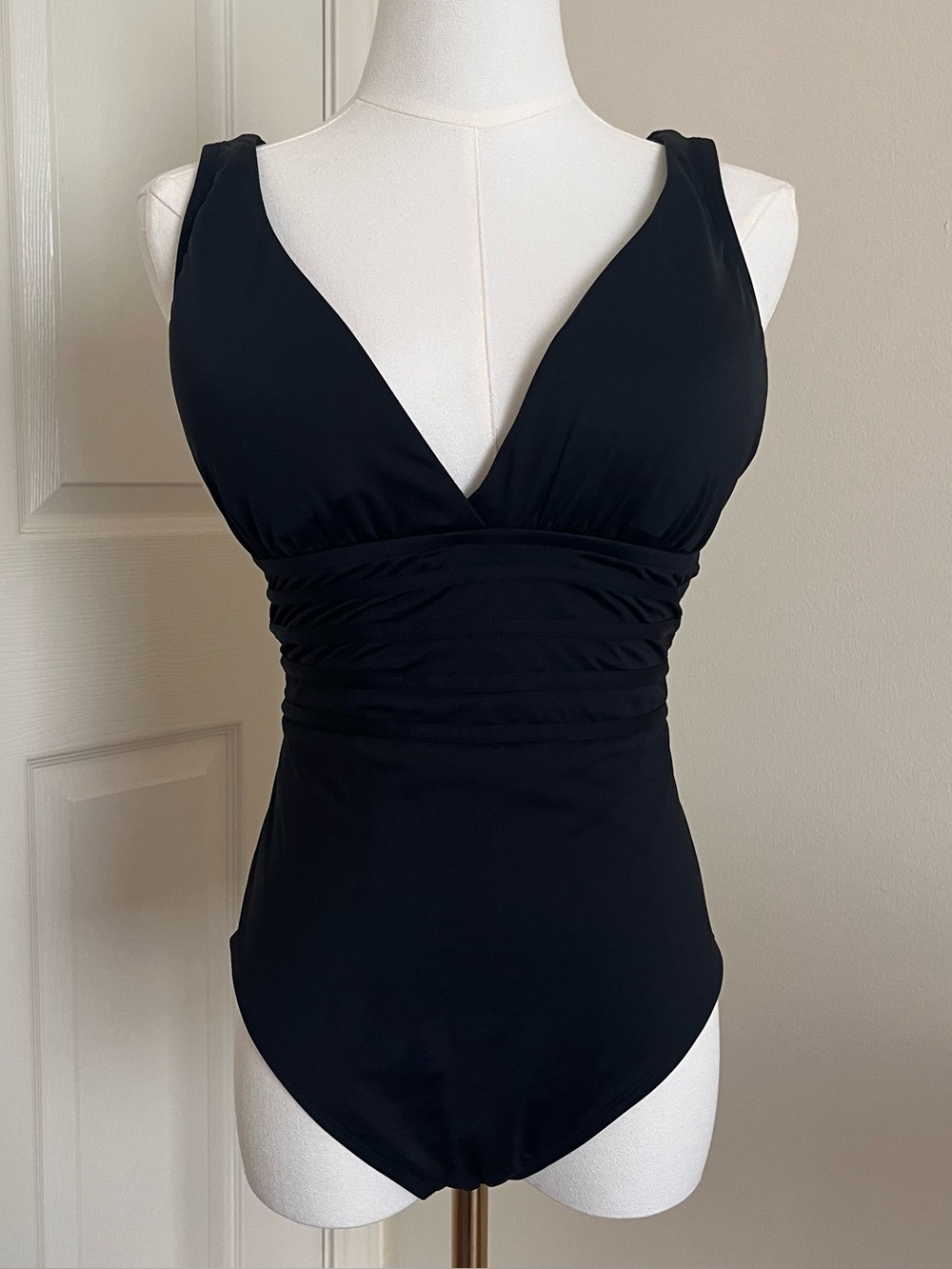La Blanca Black Womens Padded One Piece Swimsuit Womens Size 10 Goth Summer